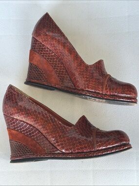 Vintage Red-Brown Snake-Embossed Wedge Loafers
